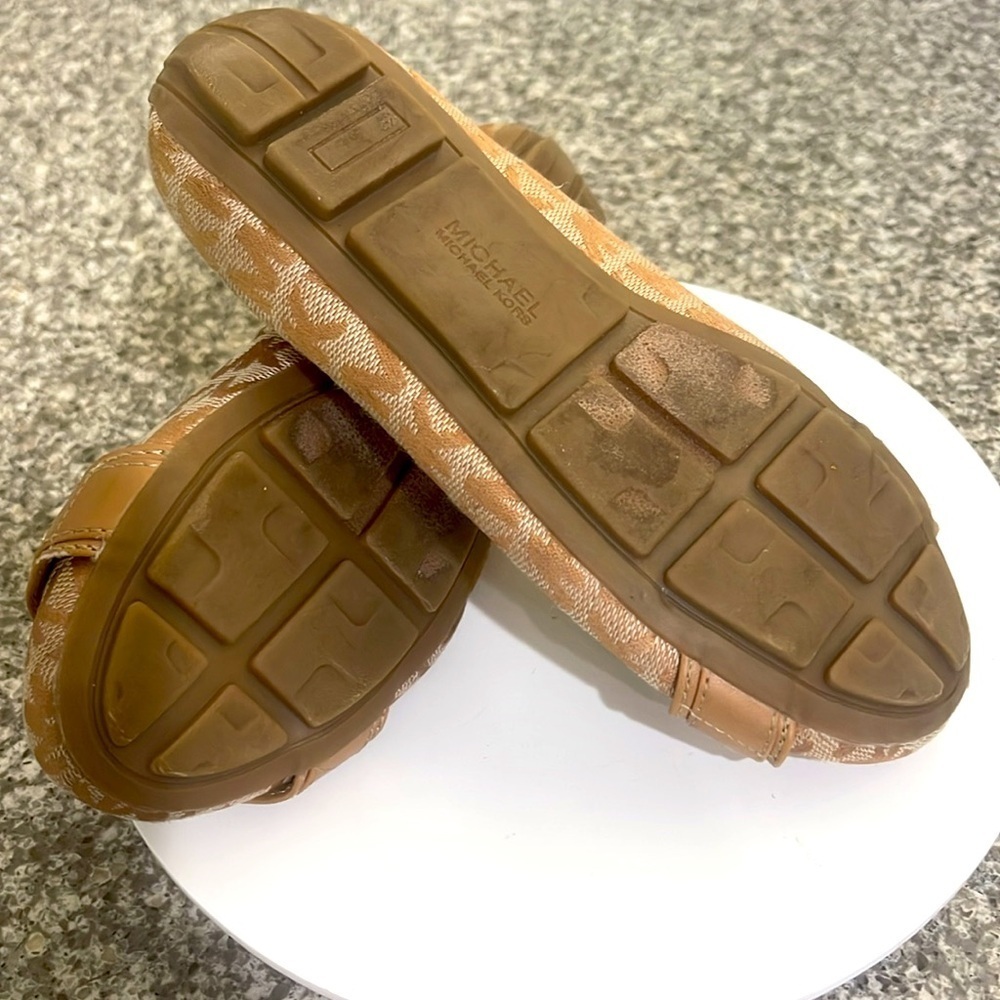 Michael Kors Stylish Tan Flats with Gold Accents - Picture 6 of 6